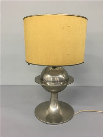 Lampada da tavolo in ottone cromato e paralume in metacrilato bianco e stoffa...