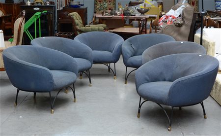 Sei poltrone imbottite rivestite in lana blu, con struttura in tondino...