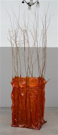 Fernando e Humberto Campana Un esemplare della collezione "Nativo" in resina...