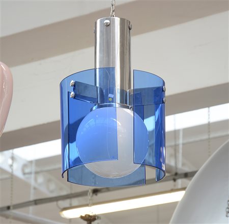 Lampada a sospensione in acciaio cromato e diffusore in vetro incamiciato...