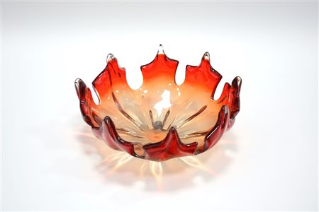 Manifattura di Murano. Alzatina costolata in vetro trasparente incolore e...