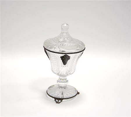 Manifattura europea. Compostiera in cristallo soffiato in stampo con...