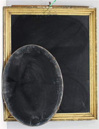 Lotto di due specchiere, ovale e rettangolare, di dimensioni differenti...