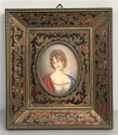 Miniatura ovale raffigurante dama entro cornice in metallo con decoro a...
