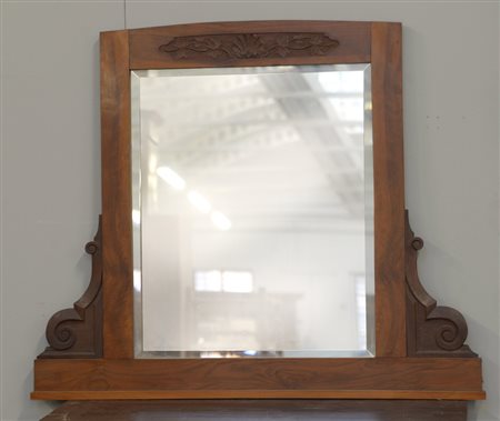 Specchiera da comò intagliata a motivi liberty (cm 90x110) (difetti)