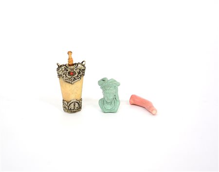 Lotto composto da un piccolo mezzo busto femminile in pietra dura, uno snuff...