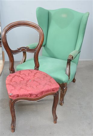 Lotto composto da una poltrona con struttura in legno e schienale a...