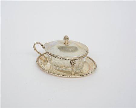 Formaggera in argento di forma ovale in stile San Marco con contenitore in...