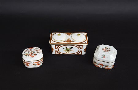 Manifattura portoghese Vista Alegre, lotto composto da un calamaio in...