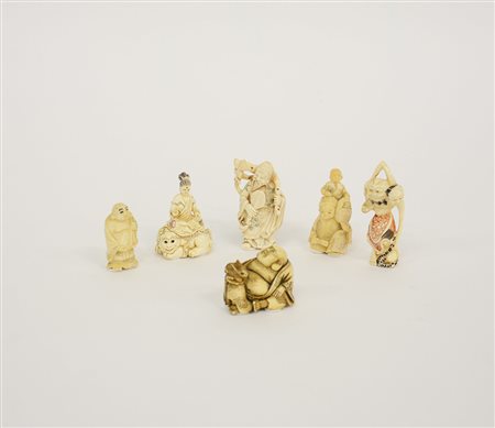 Gruppo di sei netsuke raffiguranti personaggi folkloristici. Misure diverse...