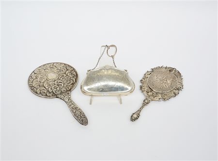Lotto composto da due specchi a mano in argento decorati a volute e figure;...