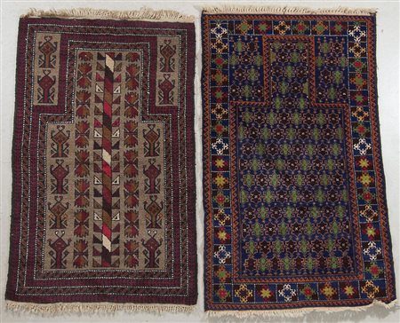 Lotto di 2 tappeti cm. 86x140 e cmn. 86x147.