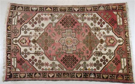 Tappeto persiano, cm. 132x200.