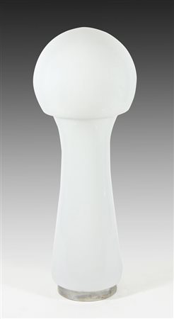 Vistosi: lampada da terra in vetro opalino modello L277. Anni '60. H. cm. 110.