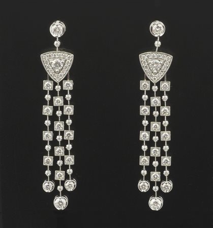 Orecchini con 3 elementi oscillanti ricoperti da diamanti