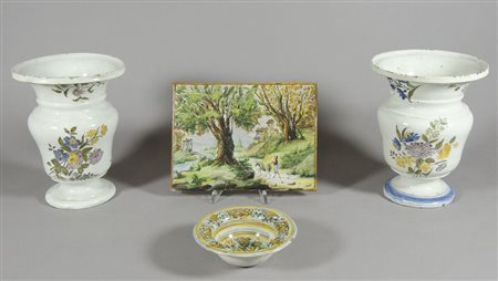 Lotto di 4 oggetti in ceramica policroma, De Ruta, Bassano e Castelli. Epoche...