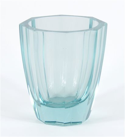 Wiener Werkstatte: vaso in vetro trasparente verde a sezione ottagonale....