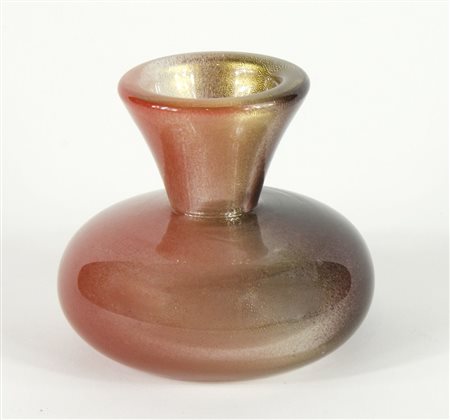 Vasetto in vetro a 3 colori e polvere oro. H. cm. 14.