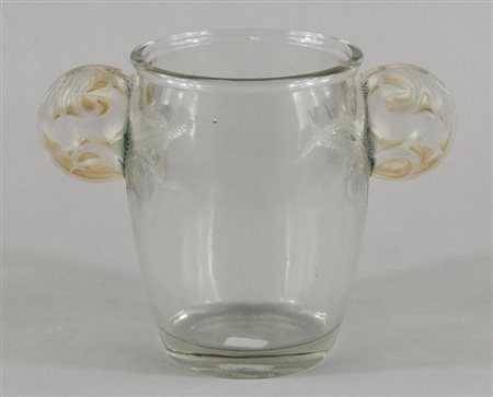 Renè Lalique 1860-1945 Vaso in vetro "Charamande" con incisioni floreali....