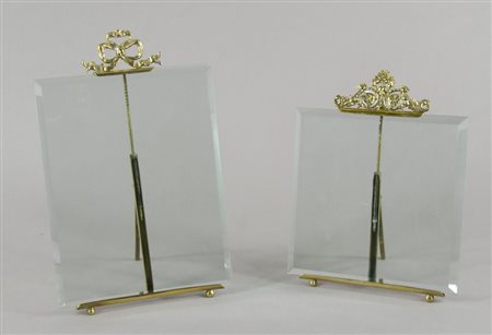 Due cornici portafoto in vetro e ottone.