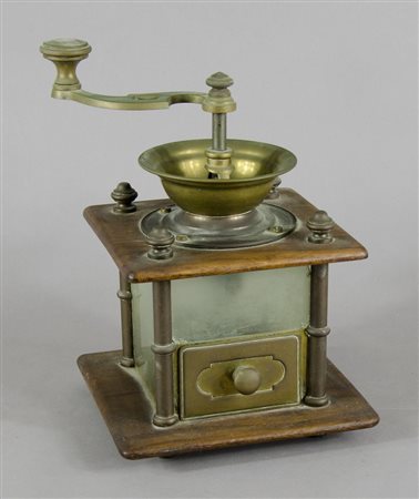 Macina-caffè in legno e vetro. (difetti).