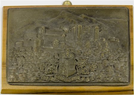 Bassorilievo rettangolare in bronzo raffigurante veduta di Salisburgo.