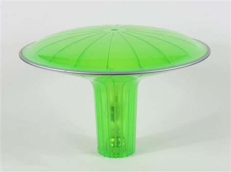 LucePlan: lampada da tavolo verde modello Agaricon. Disegno di R. Lovegrove.