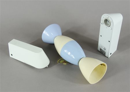 Lotto composto da lampada a sospensione Erco e coppia di appliques Leucos.