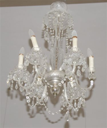 Lampadario in cristallo a 6 luci. H. cm. 80. (difetti).