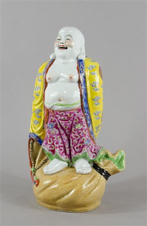 Scultura in ceramica policroma raffigurante personaggio orientale. H. cm. 38.