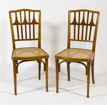 Coppia di sedie in legno. Inizio XX secolo.