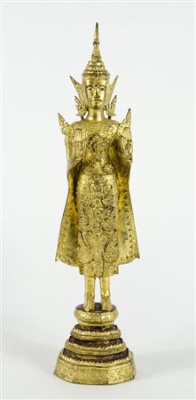 Scultura in bronzo dorato raffigurante personaggio orientale. H. cm. 45.