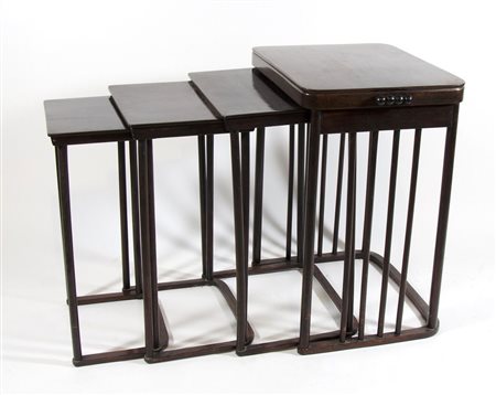 J. & J. Kohn: servomuto composto da 4 tavolini. Con etichetta originale.