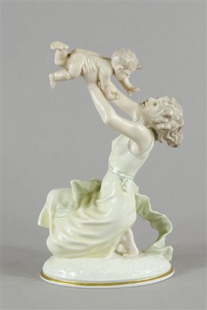 Hutschenreuter: scultura in porcellana policroma raffgurante mamma con...