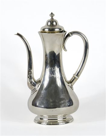 Tiffany & Co.: teierra in argento. Inizio XX secolo. H. cm. 24. gr. 530.