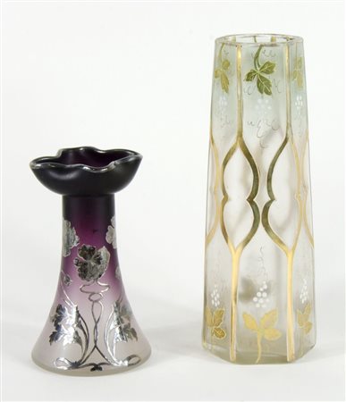 Lotto di 2 vasetti in vetro con decori.