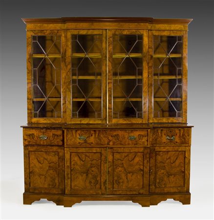 Grande credenza in legno a doppio corpo, parte inferiore a 4 ante, 2 cassetti...