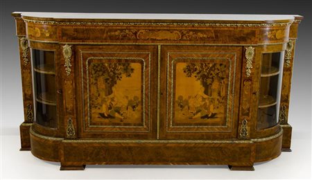 Credenza in legno con due ante centrali e due ante a vetri ricurve ai lati,...
