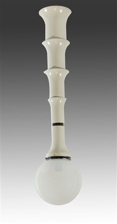 Lampadario in metallo cromato a coni concentrici e boccia in vetro opaco....