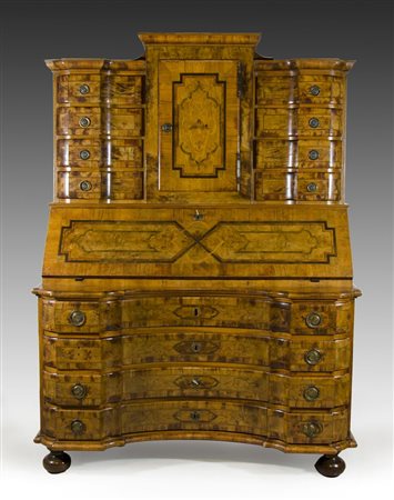 Trumeau in legno a doppio corpo con intarsi in legni vari a filettature e...