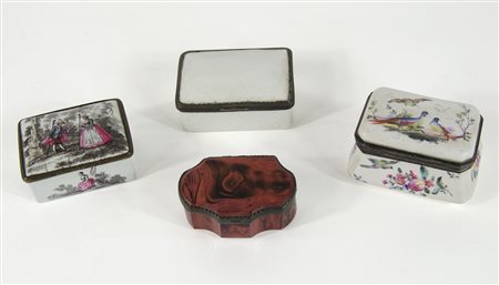 Lott odi 4 scatolette antiche in porcellana policroma.