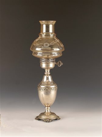 Lampada in argento con diffusori in vetro, manifattura italiana, gr. 520, h....