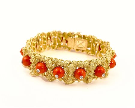 Particolare bracciale in oro giallo 18kt con incastonate tredici sfere in...