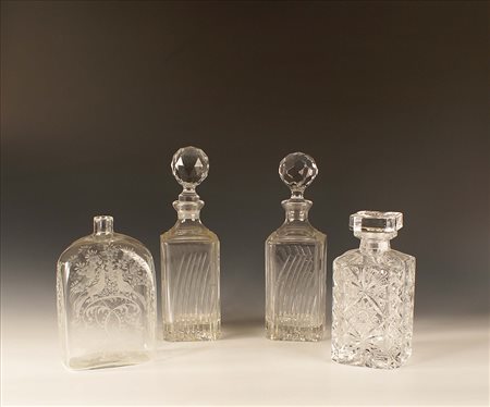 Lotto composto da quattro bottiglie da liquore in cristallo molato ed inciso,...