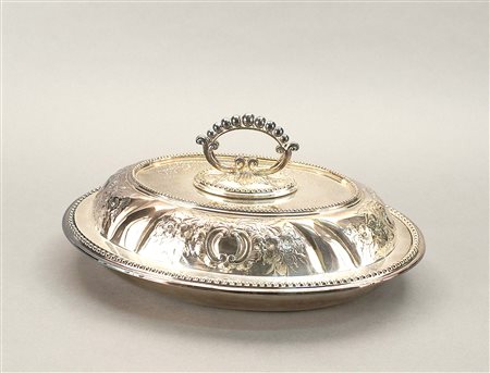 Legumiera in sheffield sbalzato ed inciso, coperchio con presa a baionetta,...