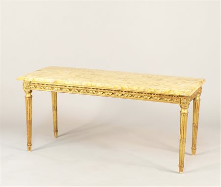 Tavolino basso in legno dorato ed intagliato, piano rettangolare in marmo,...