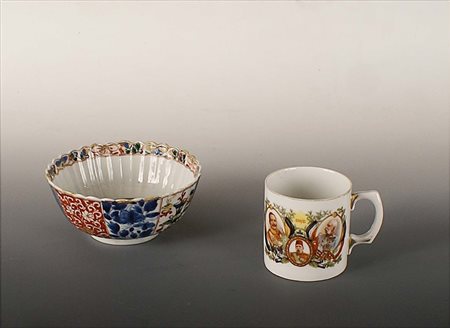 Lotto composto da una bowl in porcellana policroma, Giappone, vecchia...