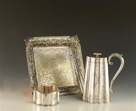 Lotto composto da tre oggetti in sheffield, fogge e misure diverse.