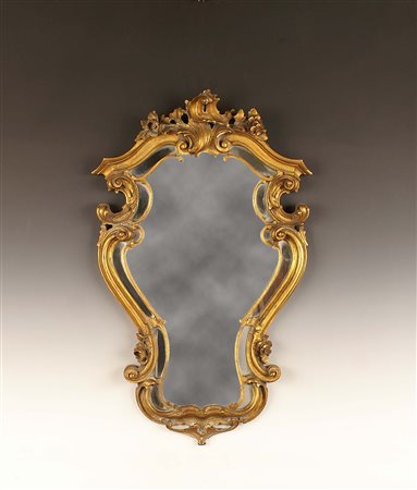 Specchiera con cornice sagomata in legno dorato ed intagliato, vecchia...