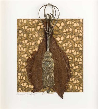 DANIEL SPOERRI (1930) Senza titolo 2007 Assemblage di oggetti vari su...